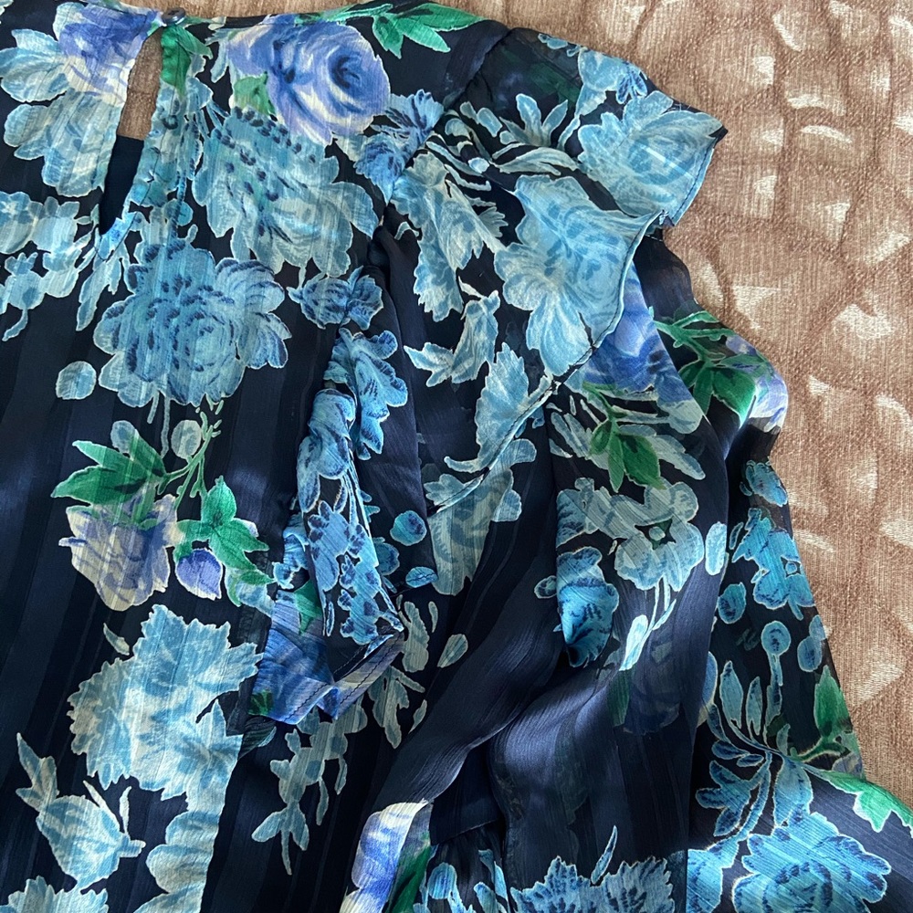 COLLECTIVE CONCEPTS FLORAL TOP - Picture 11 of 11